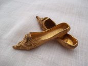 Coppia vecchie scarpine in bronzo dorato