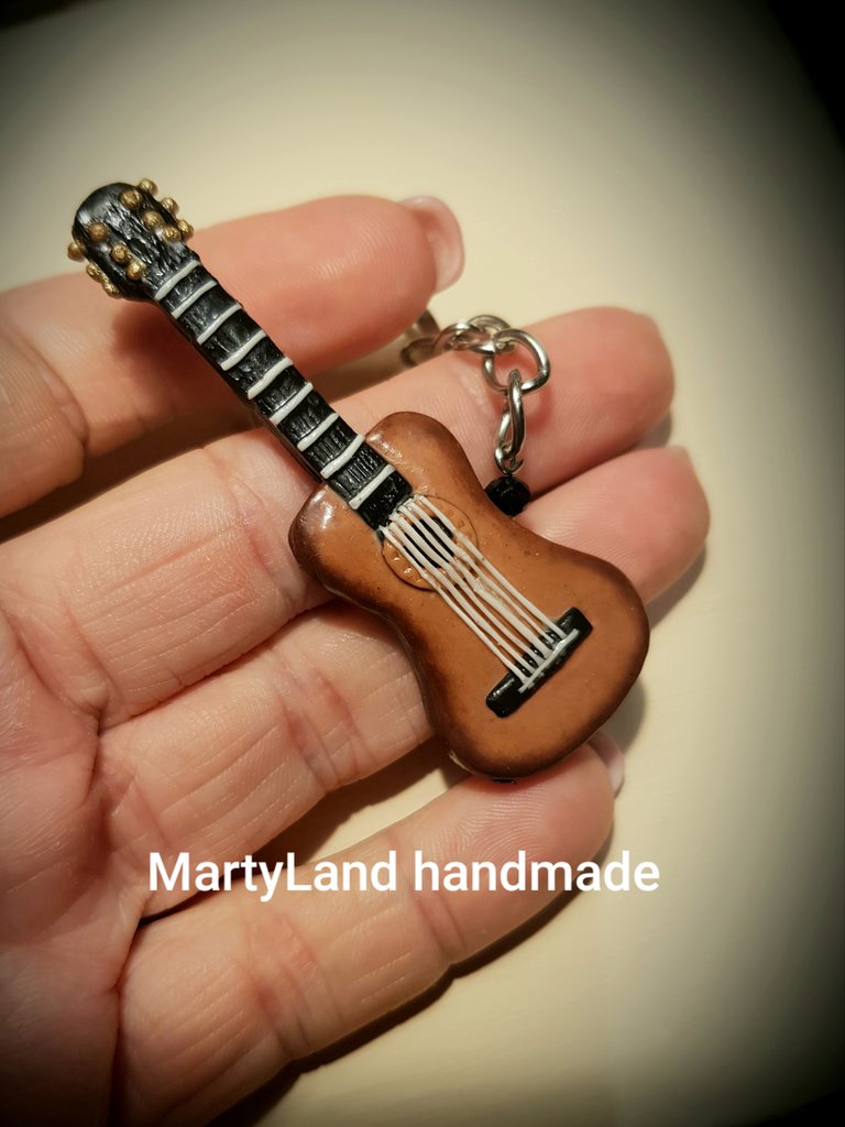 Portachiavi chitarra fimo - Gioielli - Altro - di Martyland handmade