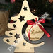 Albero di Natale appendipallina in legno con pallina personalizzata. Taglio laser