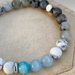 Bracciale elastico da uomo “Ice 🧊” con pietre dure naturali di Howlite, Labradorite, Larvikite, Giada, Pietra lavica e acciaio inossidabile.