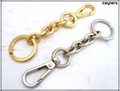 Portachiavi con catena e moschettone, cm.11,5 disponibile nel colore oro o argento