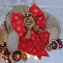 Fiocco rosso natalizio in tessuto con motivi dorati