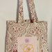 shopper/borsa arrotolabile con chiusura con bottone stoffa rosa, con fiore ricamato