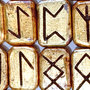 Rune celtiche in ceramica con doratura in foglia oro 