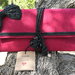  Borsa/Pochette color rosso, bordeaux con pietre dure nere, fiocco in tessuto con dettaglii in perline e corda.