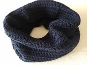 Scaldacollo unisex  realizzato a uncinetto in lana blu