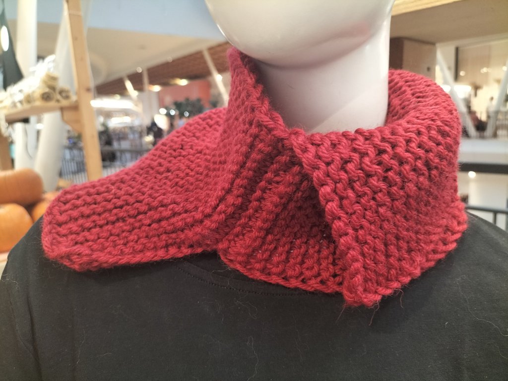 Scaldacollo rosso fatto a mano ai ferri in lana merinos - Donna - A