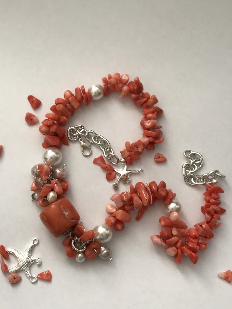Collana Di Corallo Rosa Composta Da N. 4 Fili Con Chiusura A Moschettone In Oro Giallo 750 1000 Peso Lordo Gr 94 40