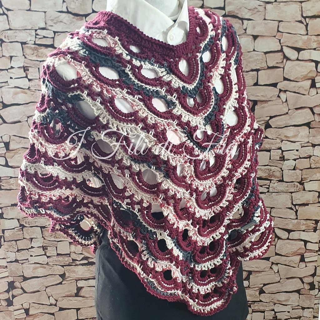 Poncho Invernale Donna MADE IN ITALY – Misto Cashmere, Lana E Viscosa, Profumato Al Fiore Di Ciliegio