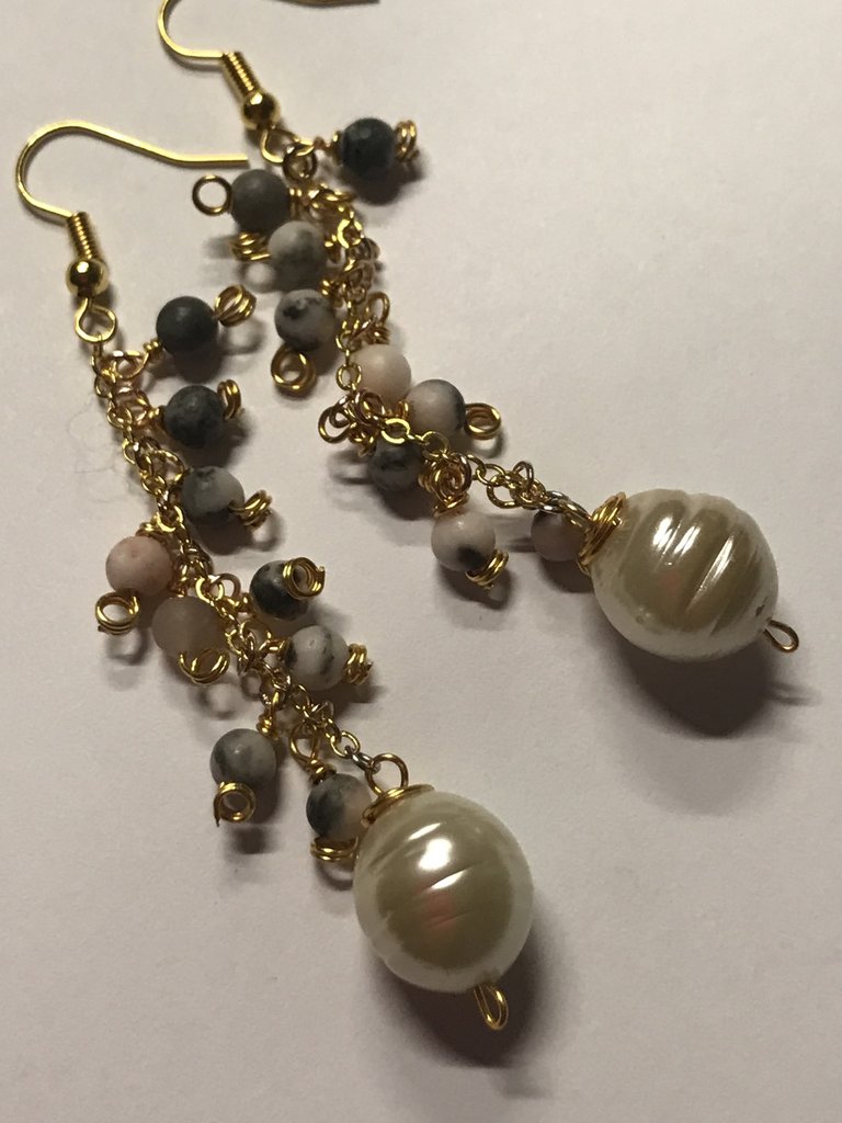 Traveller Orecchini Pendenti Con Perla Barocca Bianca – Rodiati Fatti A Mano (Made In Spain)