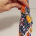 Pochette fantasia fiori e arancione con decorazione con piccole nappine e zip