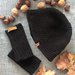 Cappellino modello "pescatora " e guanti abbinati color nero misto lana.
