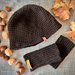 Cappellino modello "pescatora " e guanti abbinati color nero misto lana.