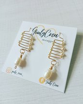 Orecchini donna pendenti wire in rame galvanizzato colore oro con perle di fiume