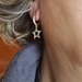 ORECCHINI A CERCHIETTO in argento dorato con stellina, orecchini scintillanti, orecchini brillanti, mini orecchini, orecchini di Natale