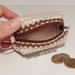 Portachiavi/monete con zip in tessuto beige disegni "maglia"