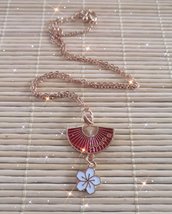 Collana handmade bigiotteria stile giapponese ventaglio rosso fiore bianco Sakura 