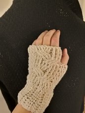 Mezzi guanti di lana fatti a mano ad uncinetto con treccia 