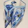 Pochette a tre scomparti stoffa fiori blu e bianchi con unica cerniera