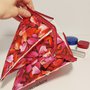 Pochette a tre scomparti stoffa petali rossi e rosa con unica cerniera