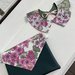 Pochette piatta ecopelle e tessuto fiori Magenta, rosa e verde