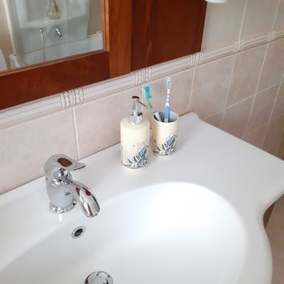 D,casa Set Bagno In Ceramica Con Frase SOÑAR - Dosatore, Bicchiere, Portasapone E Scopino