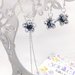 Parure collana lunga e orecchini pendenti con grandi fiori di perle di vetro sfaccettato argento e nero 