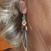 ORECCHINI MODA con cristalli verdi, rosa e viola, orecchini multicolore, orecchini corti, orecchini in cristallo, orecchini leggeri