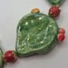 COLLANA ICONICA con pale di fico d'India in ceramica siciliana di Caltagirone e madrepora rossa, collana estiva, collana verde e rossa