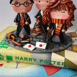 Cake Topper in fimo a tema Harry Potter con Harry, Hermione e Ron, adatto per qualsiasi evento 