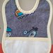 Set zainetto sacca per bambino tessuto blu con trenini bavaglino e bustina con inserto in tela aida