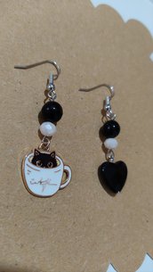 Orecchini gemelli diversi charm gatto 🐈 perla nera cristallo bianco e onice nera