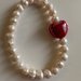Bracciale perle e cuore rosso