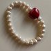 Bracciale perle e cuore rosso