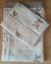 Completo sacchetto primo cambio bebé con portapannolini-trousse tela aida