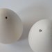 Uovo in terracotta bianca da decorare con buchi porta incenso cm 12