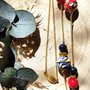 Collana perle di Caltagirone stile floreale , rosse e blu e catena in ottone dorato 