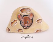 topolino e formaggio dipinti su pietra