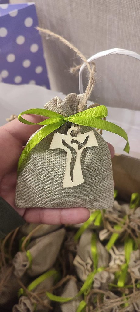 BOMBONIERA CRESIMA COMUNIONE CROCE TAU TAO LEGNO SEGNAPOSTO CALICE ... | Su - Foto 5