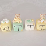 Cake topper cubi con orsetti in scala verde e giallo con dettagli oro 6 cubi 6 lettere personalizzabile 