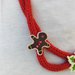 Collana rossa fatta a mano con applicazioni natalizie / collana natalizia