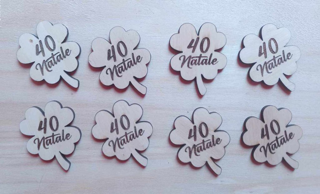 bomboniera magnete 40esimo incisione nome personalizzato handmade laser  regalo quadrifoglio portafortuna nascita battesimo compleanno