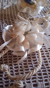 sacchetto bomboniera fiore bianco tessuto 