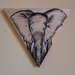 Elefante_Acrilico e tratto pen_tela triangolare 20 cm