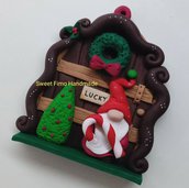 Porticina Elfo di Babbo Natale interamente modellata a mano in fimo