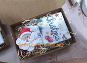 Confezione regalo natalizia con ciondolo in fimo e cioccolato