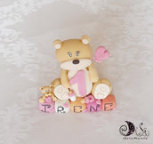 cake topper orsetto per bimba su cubi nome 5 lettere personalizzabile rosa bianco e pesca