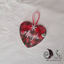 cuore segnaposto natalizio tartan con decorazioni e fiocco di neve da appendere personalizzabile con nome