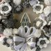 Ghirlanda decorativa -MEDIA 28cm- colore Bianca e grigia