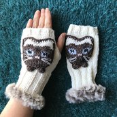 Mezzi guanti Gatti a maglia  handmade in bianco e marrone con applicazione e pelliccia sintetica